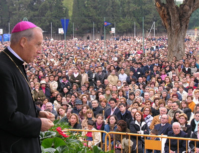 Una de las muchas tertulias en las que siempre habla de Dios (la foto está tomada en Murcia, España).