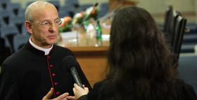 ألمونسنيور أوكاريز (Mgr Ocariz) : "إنّ أبواب "عمل الله" مشرّعة للجميع".