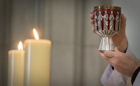 Reunidos en comunión: rezando con toda la Iglesia