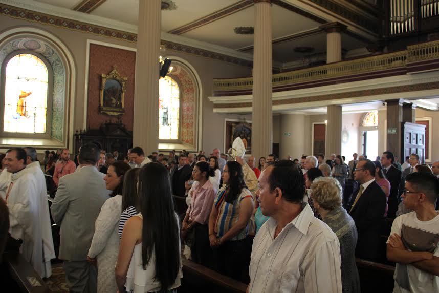 Concelebración eucarística con motivo de la festividad de San Josemaría en San José, Costa Rica.
