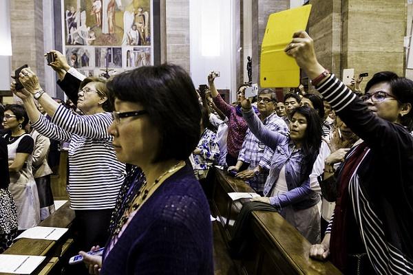 La oración colecta de la misa del beato Álvaro, en diversos idiomas