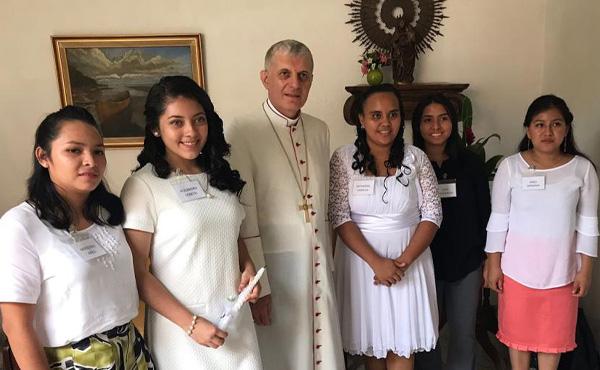 Nuncio Apostólico visitó la Escuela Montemira