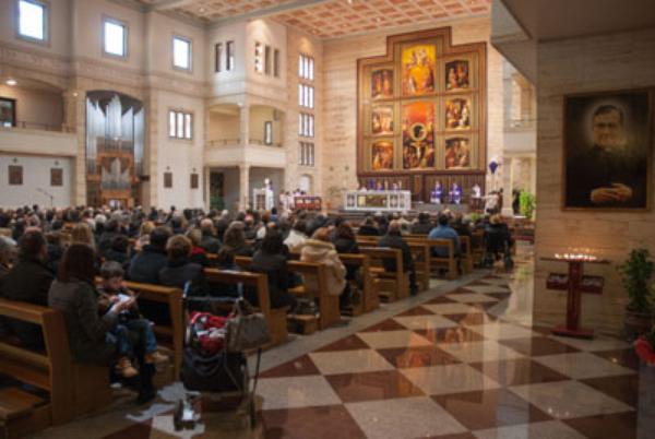 Mons. Javier Echevarría: “Os invito a rezar por el Papa Francisco”