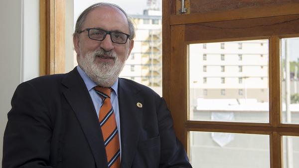Traduciendo a santos y héroes