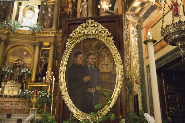 Il Prelato benedice una tela di san Josemaría in Santa Maria di Guadalupe
