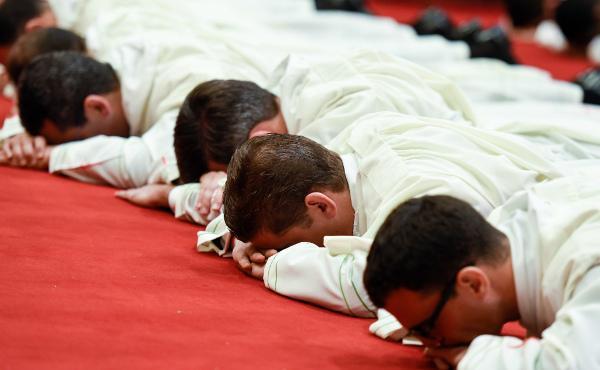 Samedi 5 septembre : le cardinal Parolin ordonnera 29 prêtres de l'Opus Dei