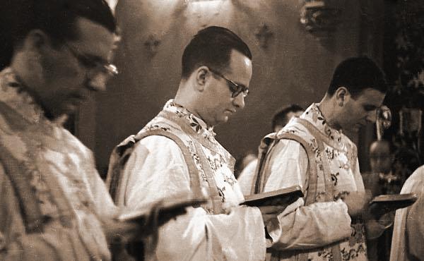 I primi tre sacerdoti, 1944