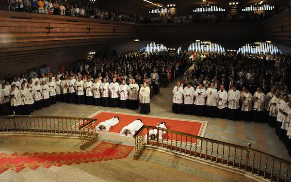 «Percorrete il vostro cammino di sacerdoti con la gioia del Vangelo»