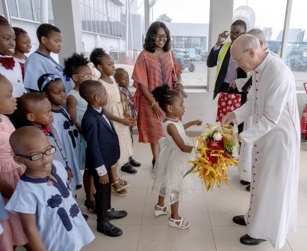 Mons. Fernando Ocáriz u Nigeriji: Donesimo Kristovu radost drugima.