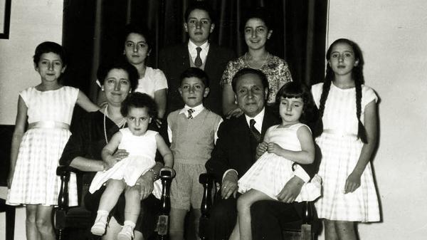 Biografie a soțiilor Alvira