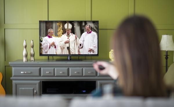 Six conseils pour bien suivre la Sainte Messe en direct