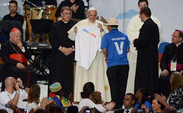 Papa com os voluntários da JMJ 2016