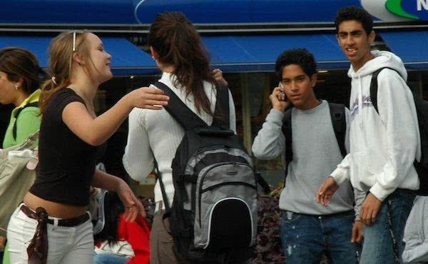 Éduquer à la pudeur (2) : l’enfance et l’adolescence
