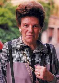 Dora del Hoyo, first numerary assistant, dies