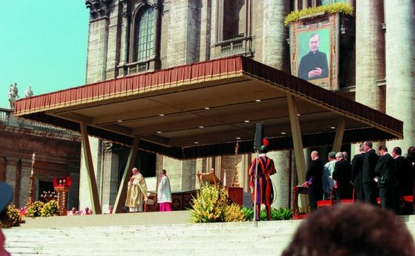 La oración a san Josemaría en otros idiomas