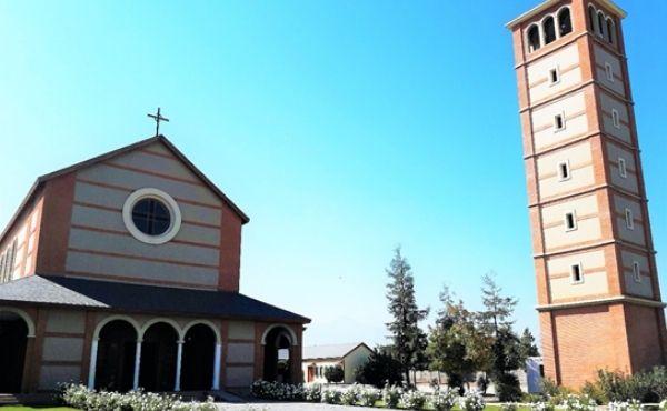 Iglesia rectoral san Josemaría: 10 años en La Pintana (Chile)