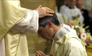 Kardinaal Bertello wijdde 31 priesters uit 16 landen