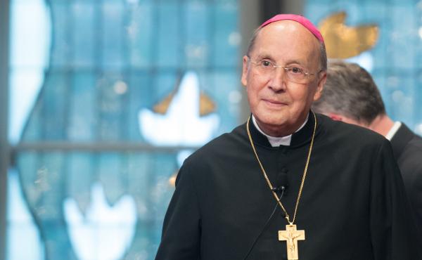 Биография на монс. Хавиер Ечевария