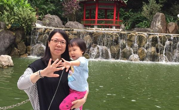 孩子们透过家庭玫瑰经对救恩史有了初步的概念