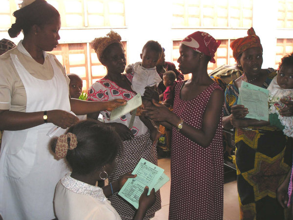 Opus Dei - Dos iniciativas en Enugu, Nigeria: el Niger Foundation Hospital y el Iwollo Rural Health Centre