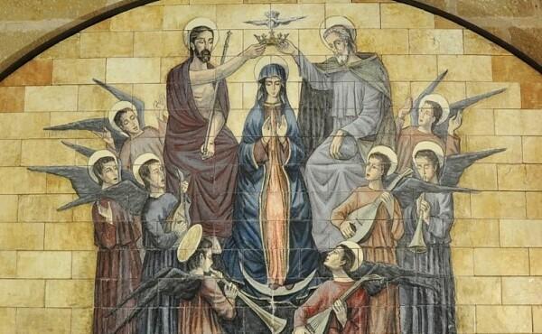 Vida de María (y XX): Reina y Señora del universo