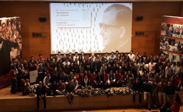 «Si queremos transformar el mundo tenemos que amarlo apasionadamente»