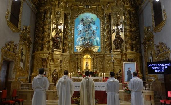 La parroquia de la Asunción de Nuestra Señora de Torrent bendice una imagen de san Josemaría Escrivá
