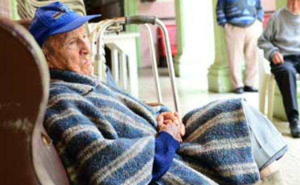 Atendiendo personas necesitadas desde Yahuarcocha