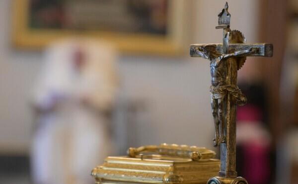 «Dios abre sus brazos para abrazar nuestra fragilidad»