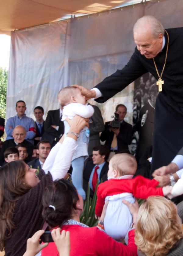 Sacerdotes: "Santos para santificar"