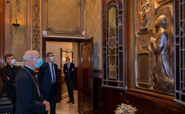 Mons. Fernando Ocáriz, en Barcelona: «La sonrisa en el rostro lleva la alegría al alma»