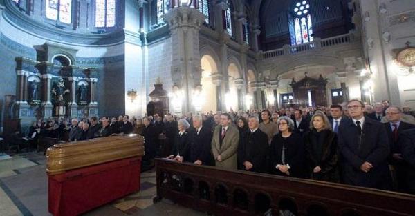 Cálido adiós al "conde de la humanidad"