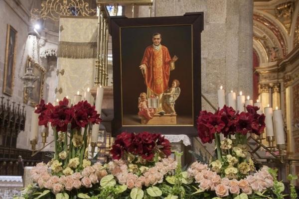 Fotos e homilias das Missas em honra de S. Josemaria em Portugal, Angola e Timor