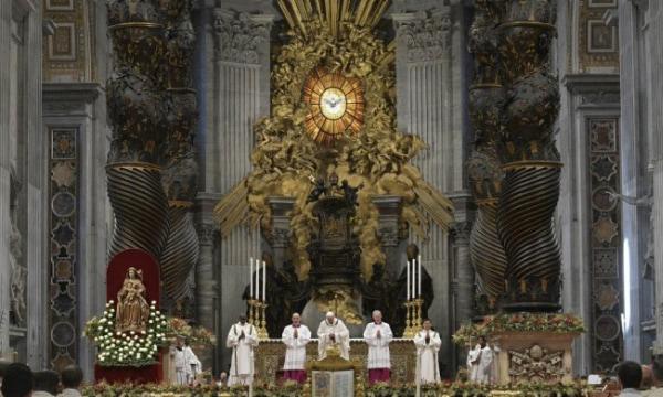 O Papa na Epifania "a vida cristã é uma história de amor com Deus"