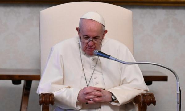 Papa: "Todos nós temos necessidade de refletir"