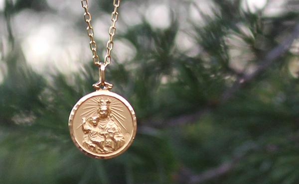Per què portes la medalla del Carme?