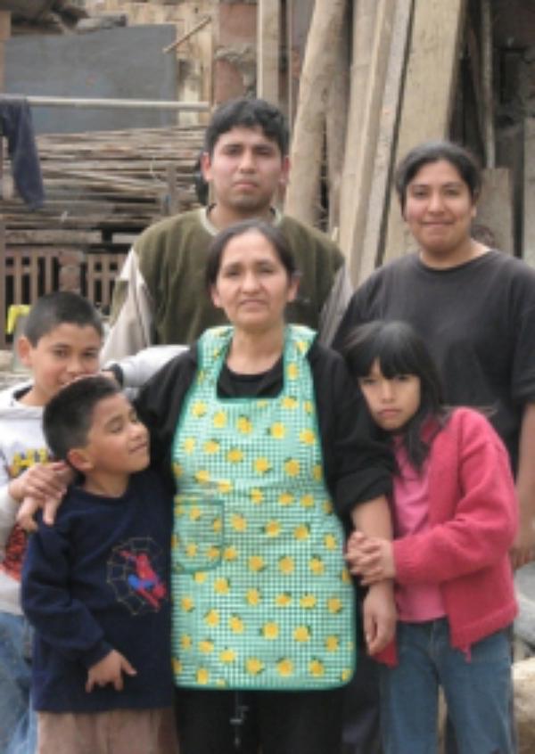 Aun entre escombros, siempre alegres