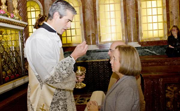 Como receber bem Jesus na Eucaristia?