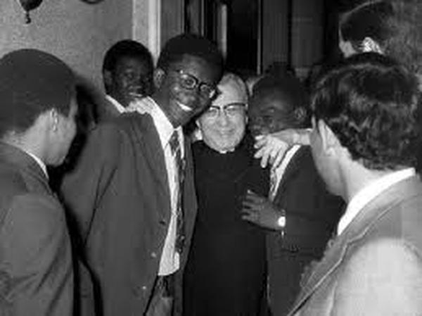 che-cosa-combina-un-santo-dal-cielo-josemaria-escriva