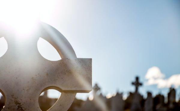 Le indulgenze plenarie per i fedeli defunti in tempo di pandemia