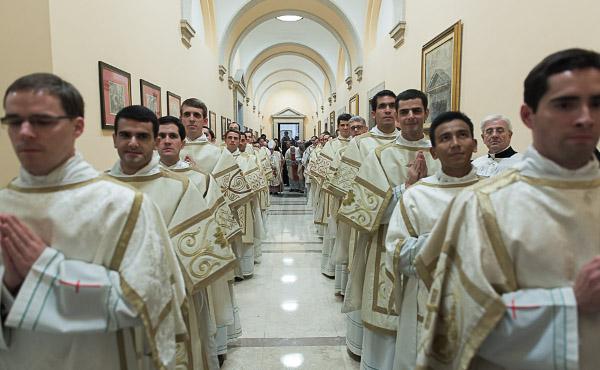 31 de diaconi din 16 țări