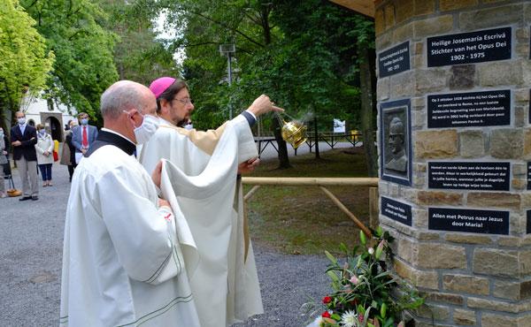 De heilige Josemaría gehuldigd in Banneux