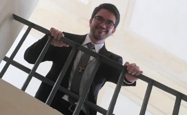 "A distância entre o pastor e a ovelha desaparece quando se dá à ovelha a oportunidade de se tornar pastor de outros"