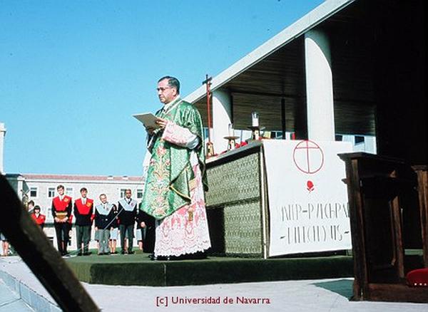 ,,Vášnivo milovať svet“: 50 výročie