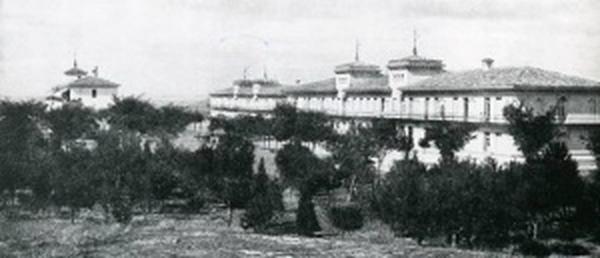 "فليتبارك الألم"