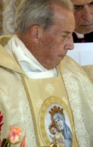 Próximos da Virgem para agradecer a Deus.