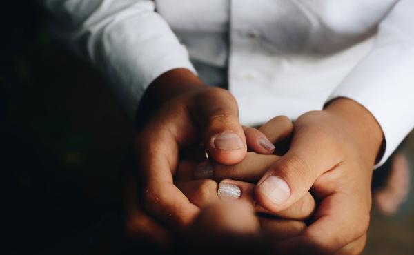 Commentary on the Gospel: "Only love overcomes hatred"