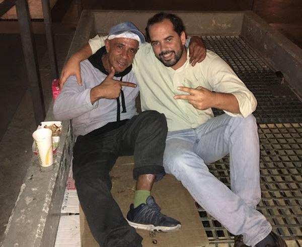 Amigos que vivem nas ruas de Lisboa