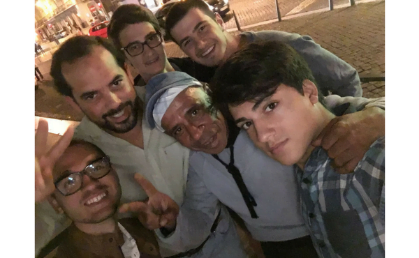 Amigos que vivem nas ruas de Lisboa