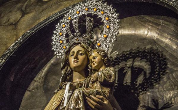 A Marian Month: Praying with Pope Francis